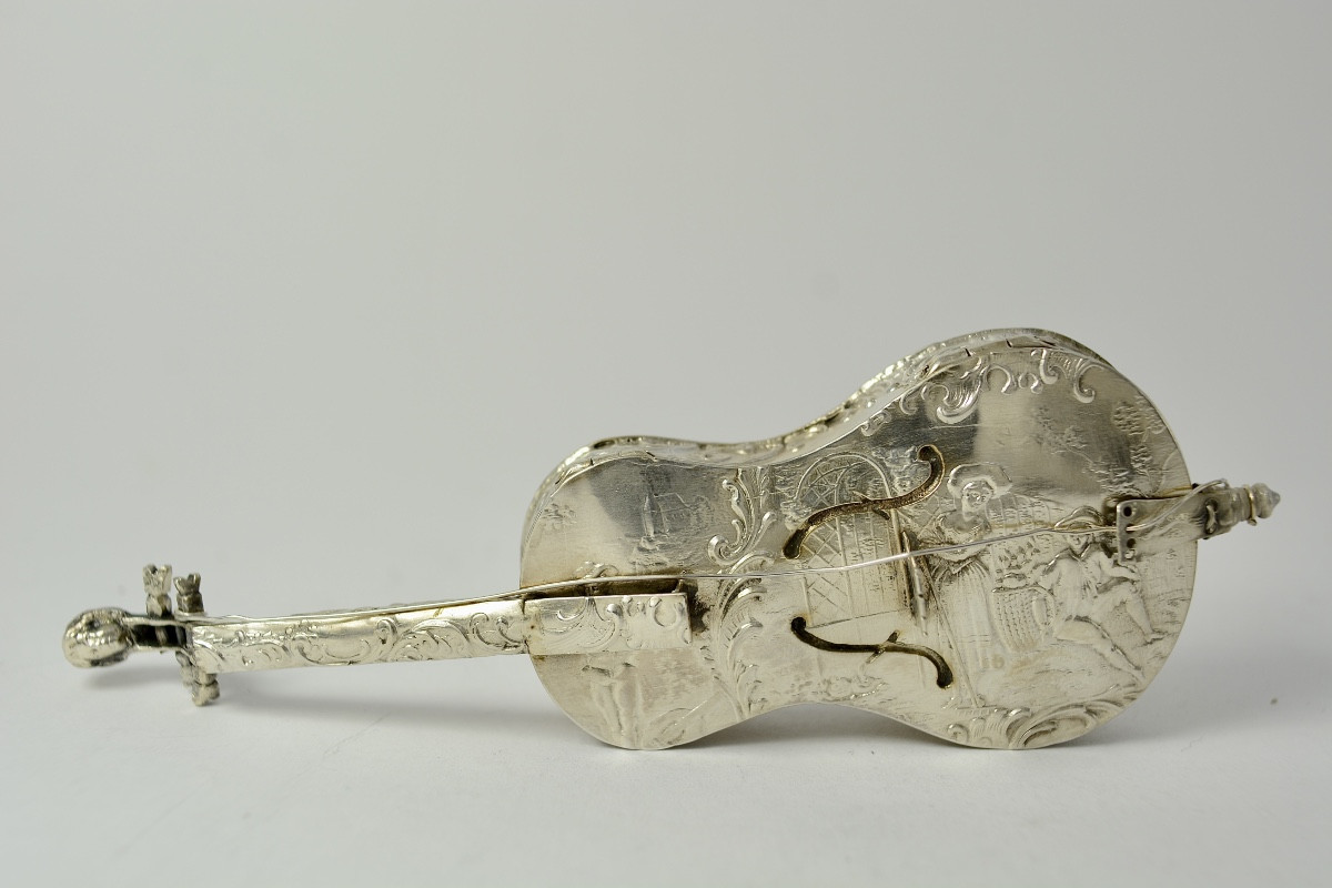 Silver Box / Snuff Box, Guitar Shape.