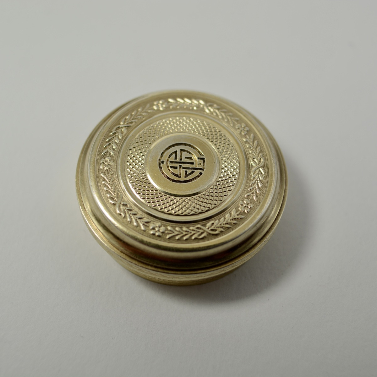 Boîte cylindrique en argent doré, France vers 1900, par G Keller orfèvre-photo-2