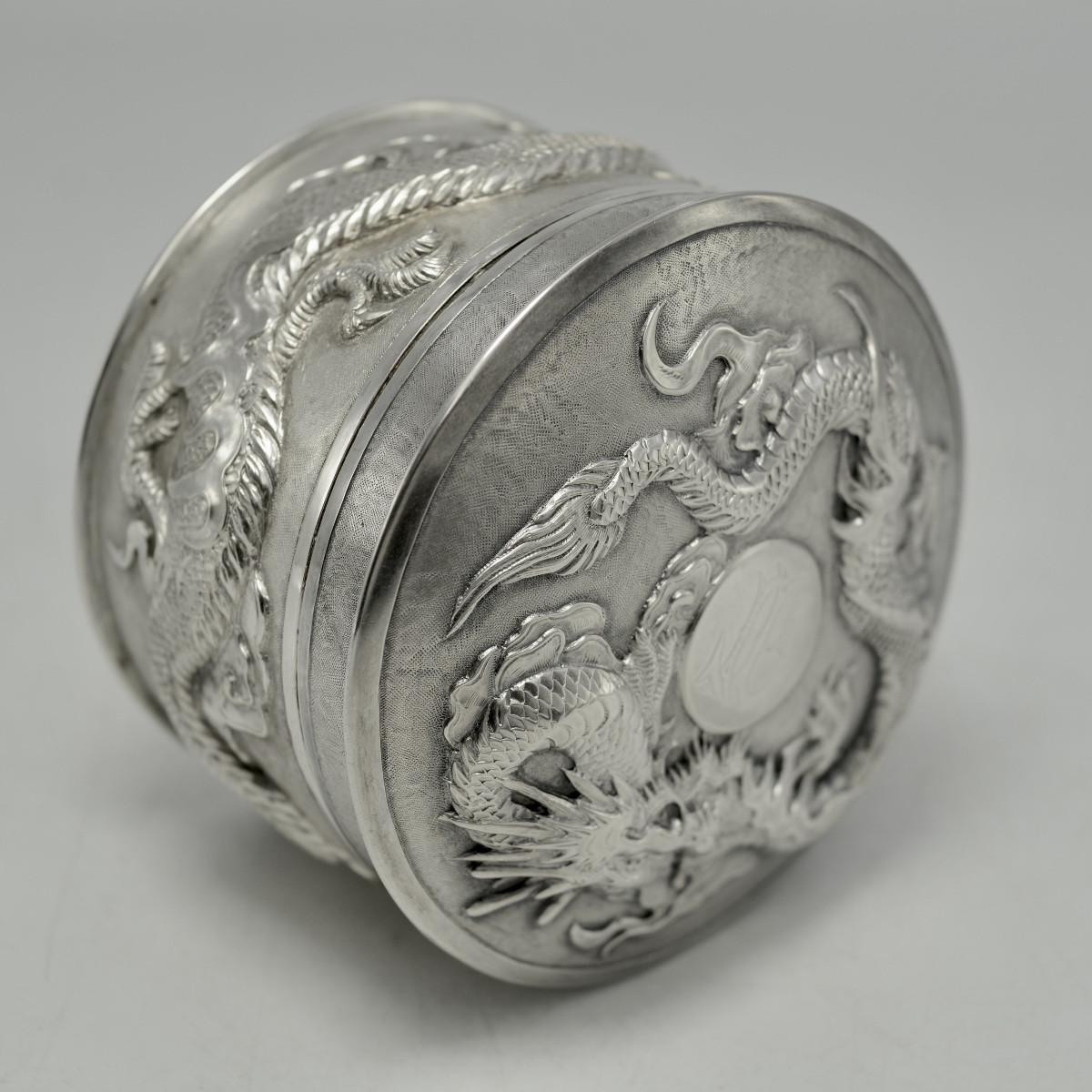 Chine vers 1900. Boite en argent par Hung Chong & Co-photo-2