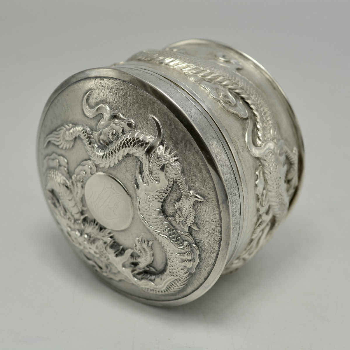 Chine vers 1900. Boite en argent par Hung Chong & Co-photo-3