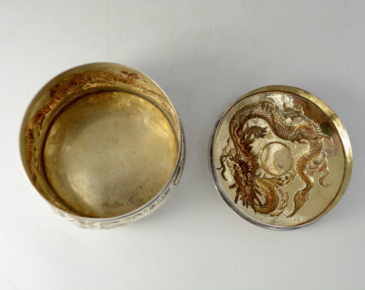 Chine vers 1900. Boite en argent par Hung Chong & Co-photo-6