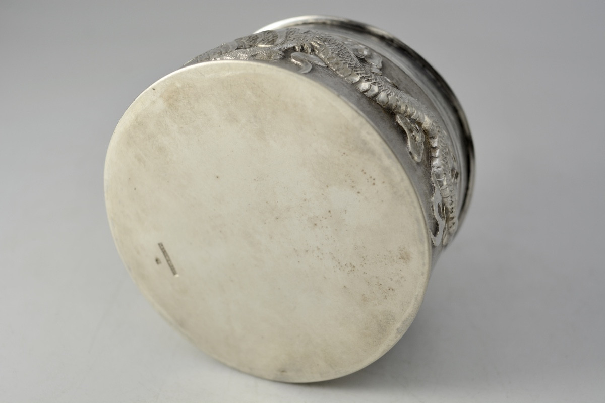 Chine vers 1900. Boite en argent par Hung Chong & Co-photo-8