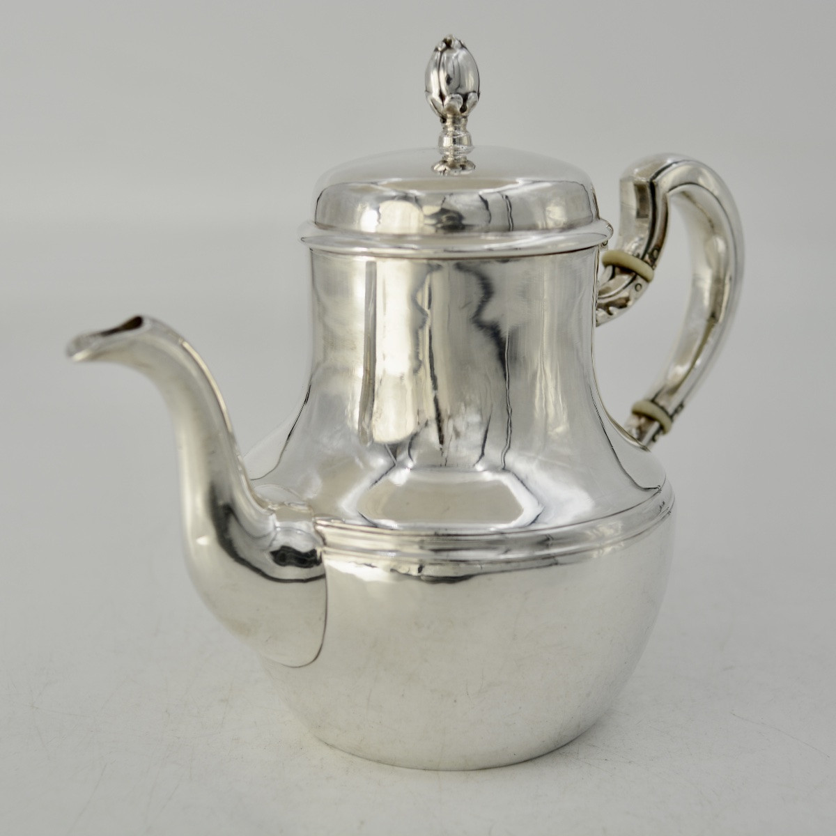 Théière égoïste en argent , France vers 1900. -photo-2