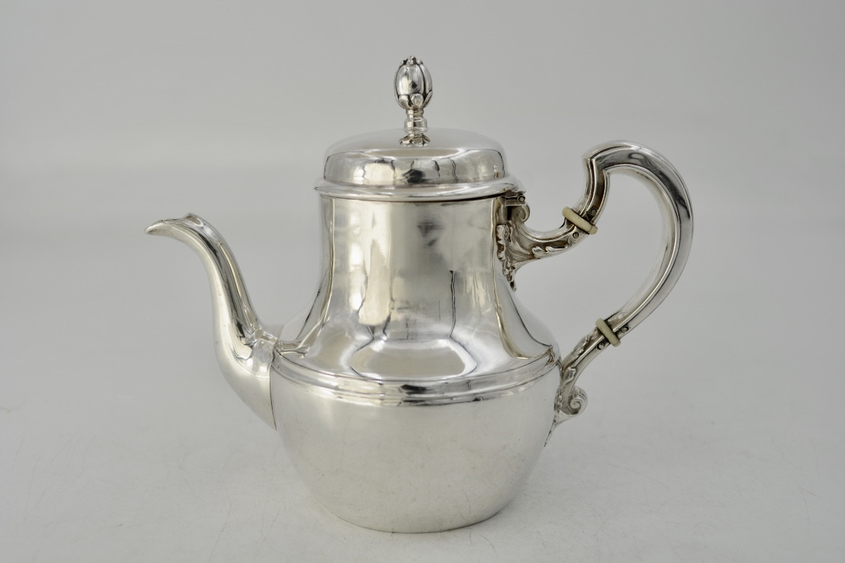 Théière égoïste en argent , France vers 1900. 