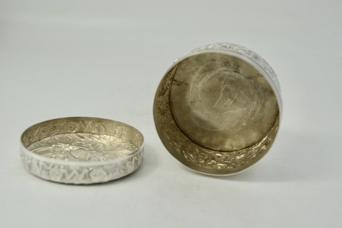 Chine vers 1900. Boite en argent -photo-1