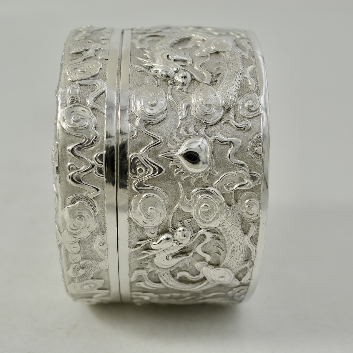 Chine vers 1900. Boite en argent -photo-5