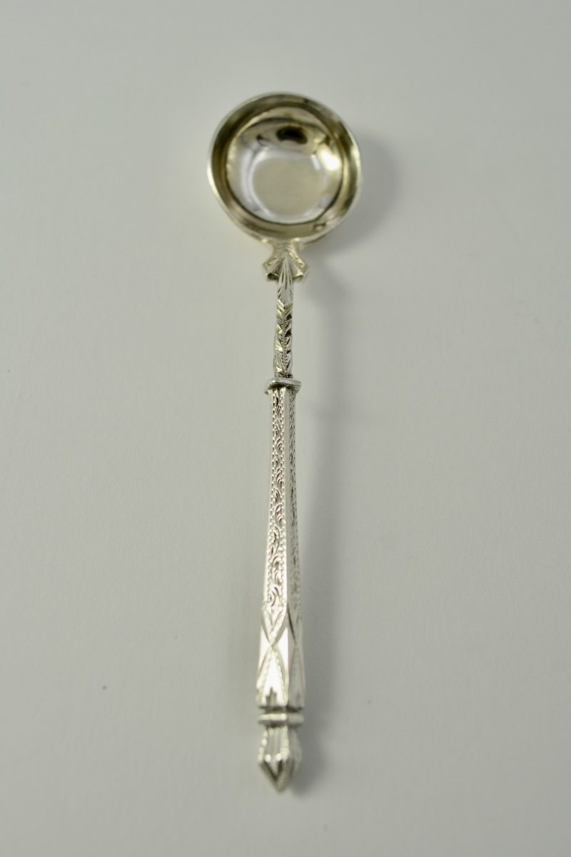 Cuillère à moutard, argent France XIX eme siecle. 