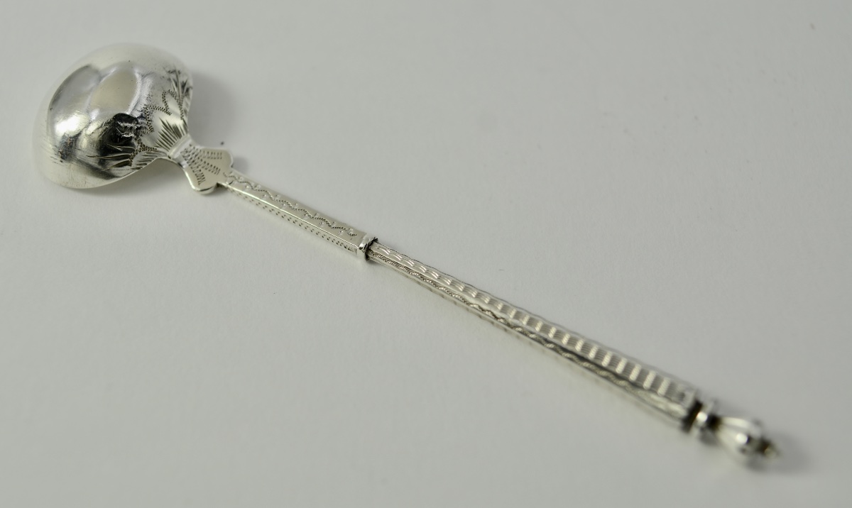 Cuillère à moutard, argent France XIX eme siecle. 