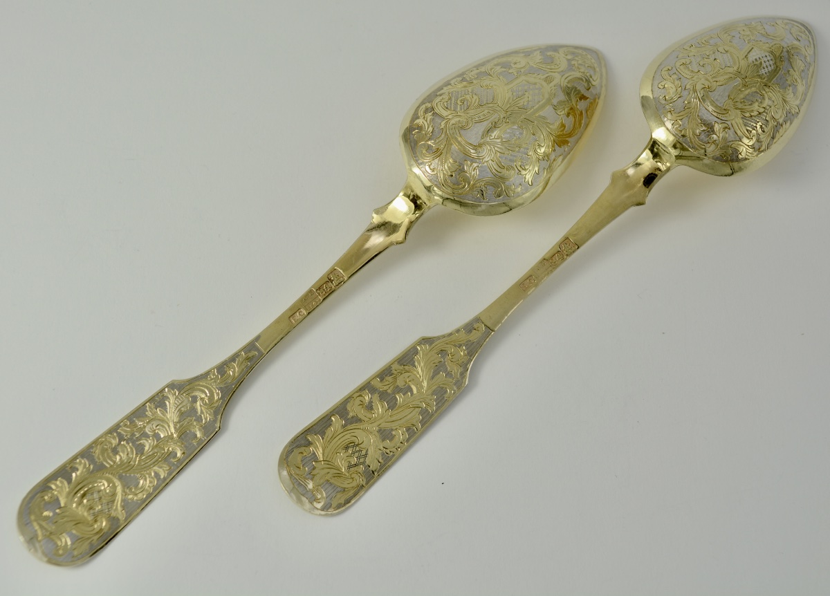 Russie vers 1849. Paire  de cuillères en argent doré. 