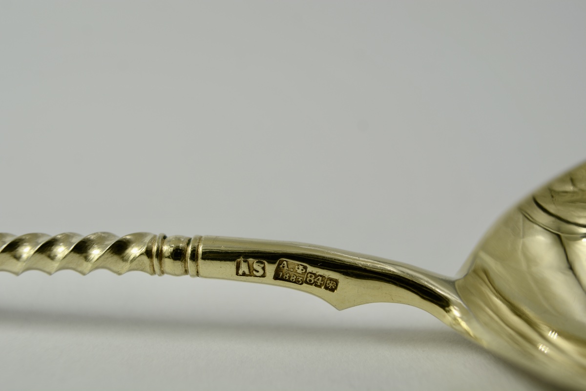 RUSSIE VERS 1883. Cuillere à caviar en argent doré. -photo-3