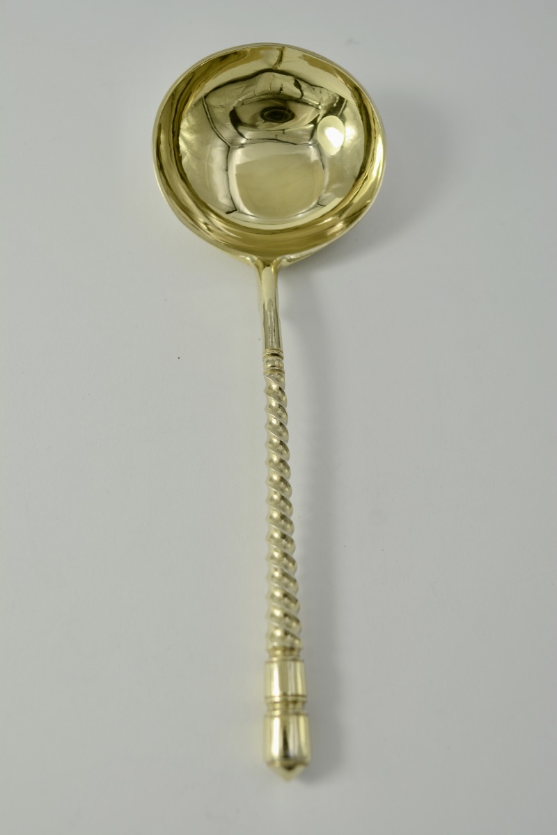RUSSIE VERS 1883. Cuillere à caviar en argent doré. -photo-4