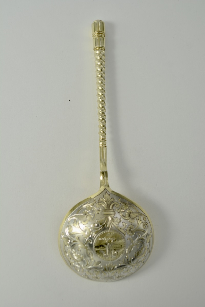 RUSSIE VERS 1883. Cuillere à caviar en argent doré. -photo-5