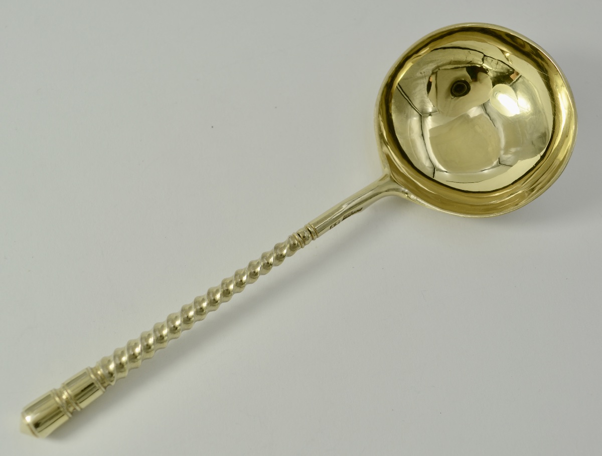 RUSSIE VERS 1883. Cuillere à caviar en argent doré. -photo-7
