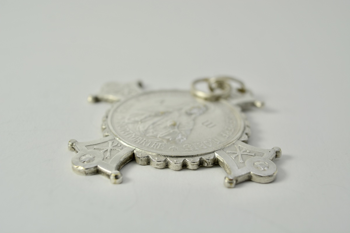 Grande médaille religieuse en metal argenté. France debut du XX eme siecle -photo-3