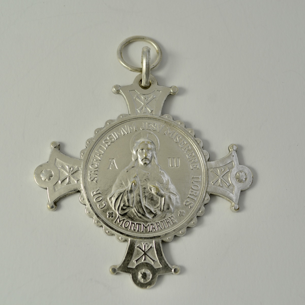 Grande médaille religieuse en metal argenté. France debut du XX eme siecle 