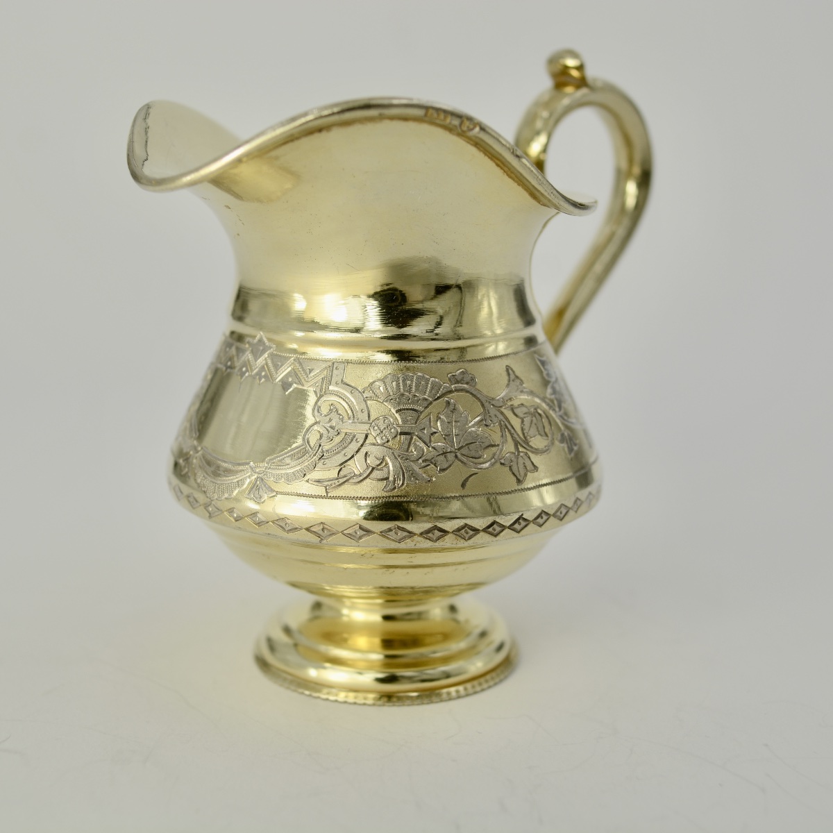 Russie vers 1900.  Pot à lait en argent doré.-photo-3