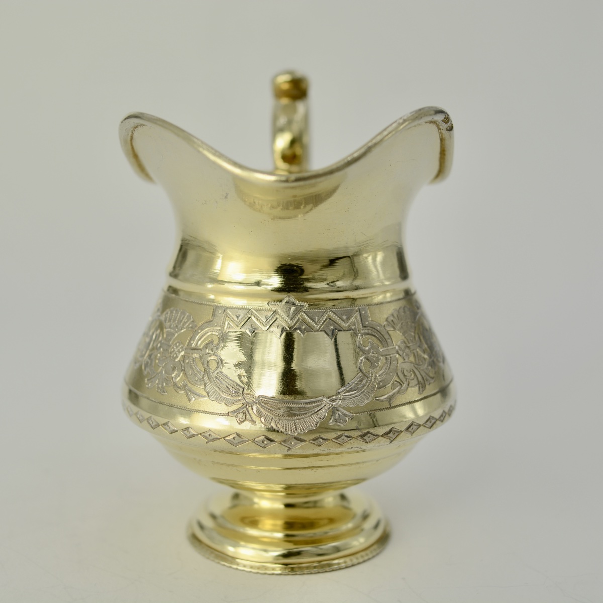 Russie vers 1900.  Pot à lait en argent doré.-photo-4