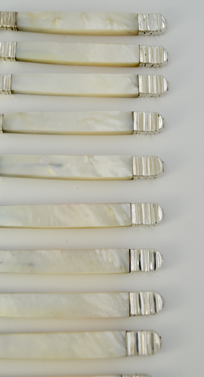 Couteaux à fruits en argent et nacre. France vers 1840-photo-4