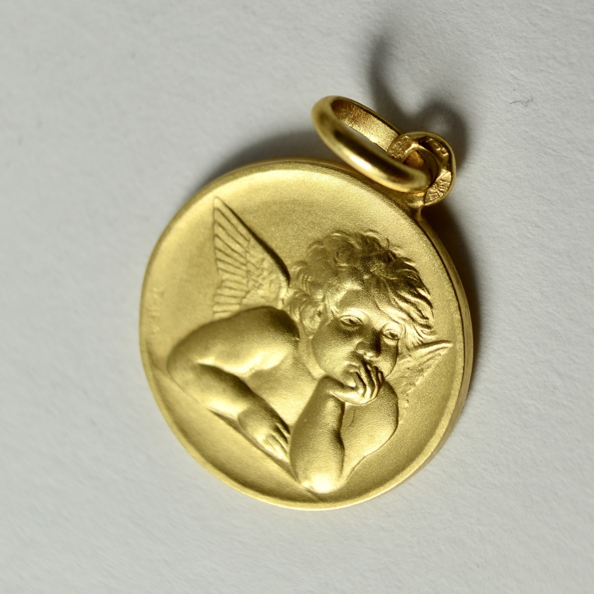 Or, Médaille à l’Ange de Raphaël,  France XX eme siecle 
