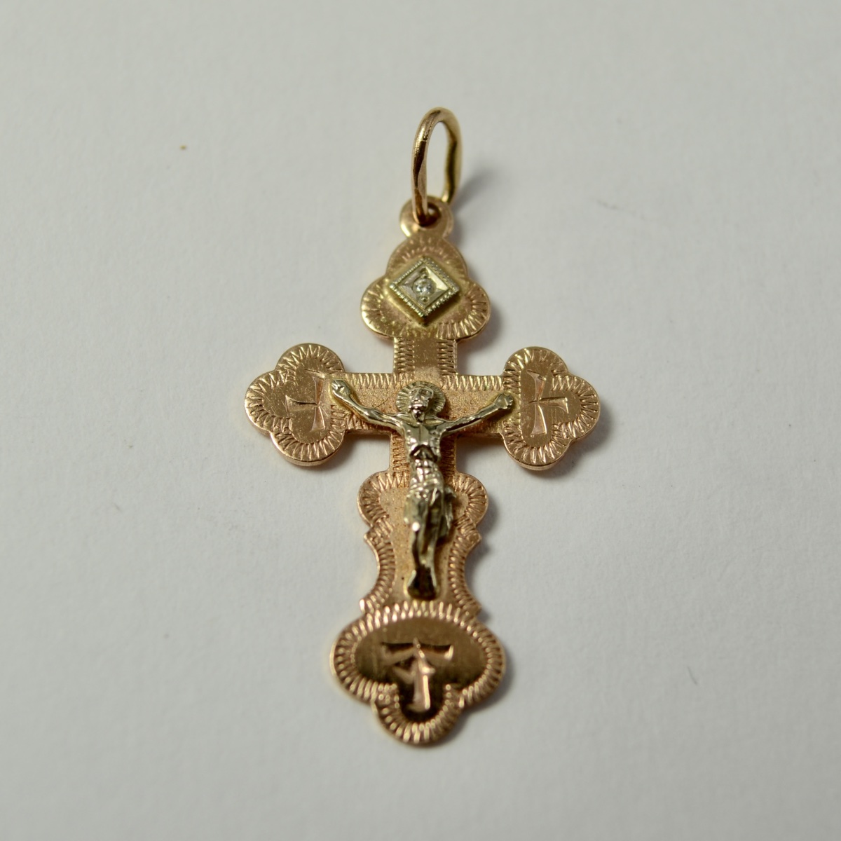 Russie XX eme, siecle. Croix en Or jeune 