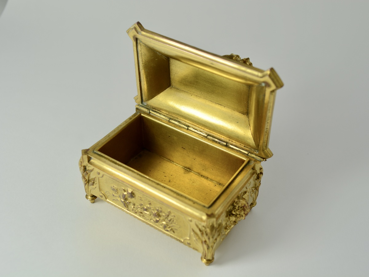 Barbedienne, Gilded Bronze Box. France, 19th Century. Signed. -photo-3