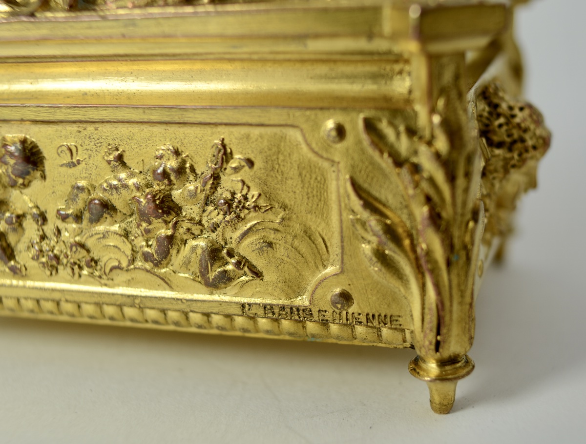 Barbedienne, Gilded Bronze Box. France, 19th Century. Signed. -photo-7