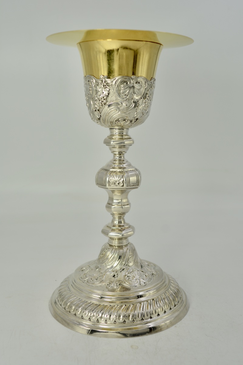 Silver And Vermeil Chalice And Paten, France, 18th Century -photo-3
