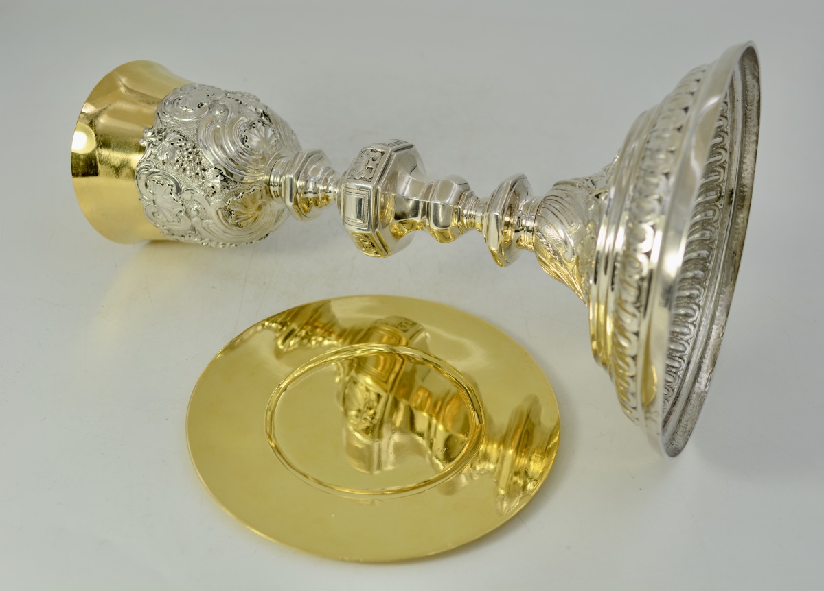 Silver And Vermeil Chalice And Paten, France, 18th Century -photo-4