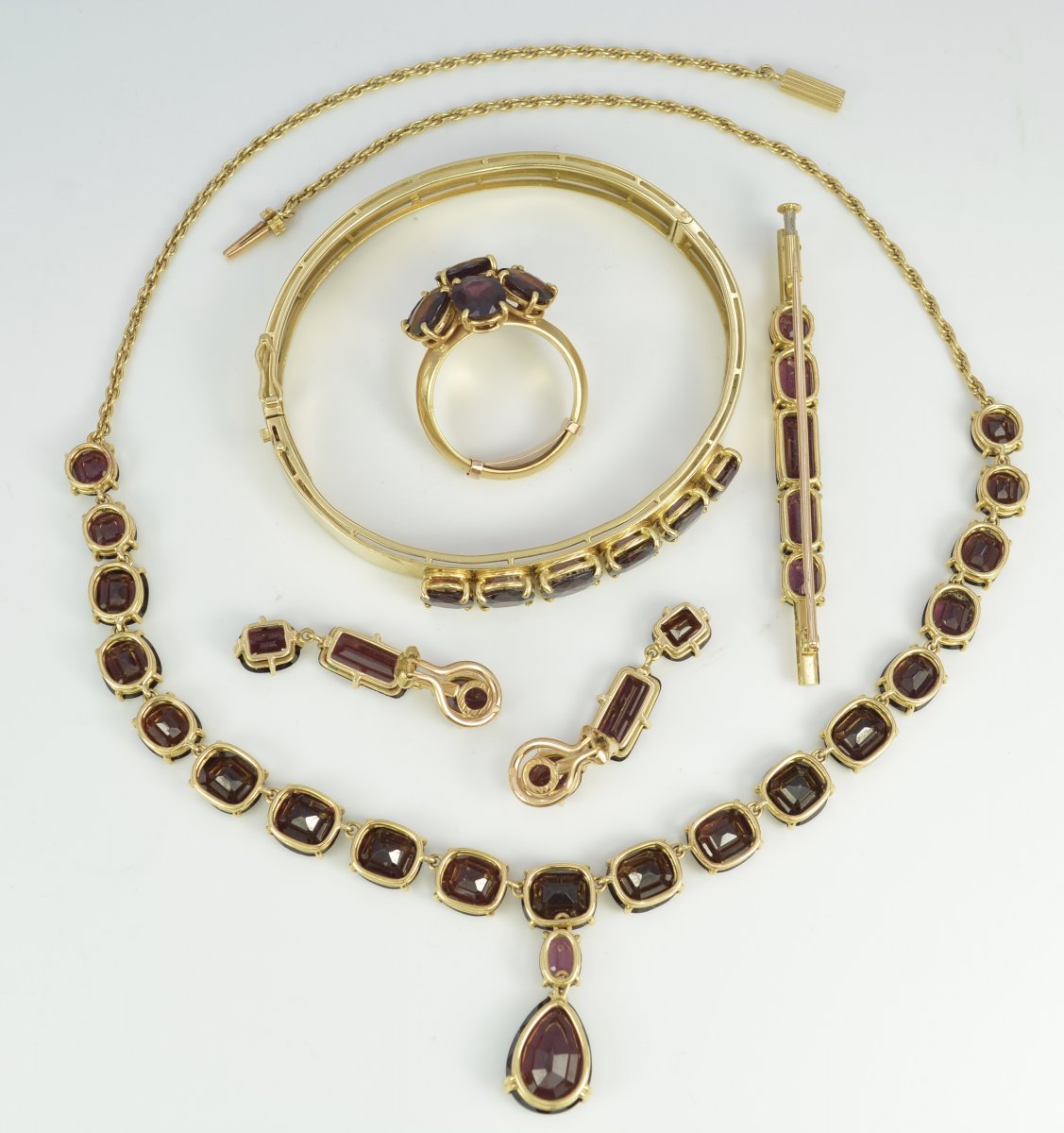 Set In Gold And Garnets, France Early 20th Century-photo-1