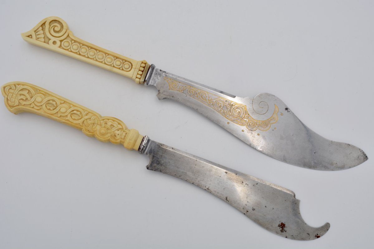 Russie XIX  Siècle . Deux Couteaux à servir le Poisson, Acier Et Ivoire. -photo-4