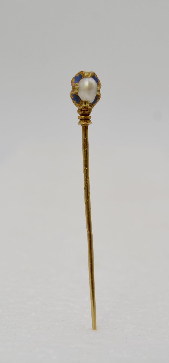 Pin In 18k Chiseled Solid Gold, Circa 1800