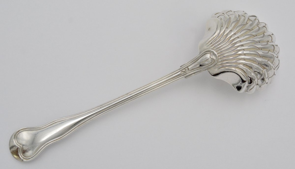 Cuillère à  Saupoudrer  En Argent, France Par Berthier Philippe  Vers 1841