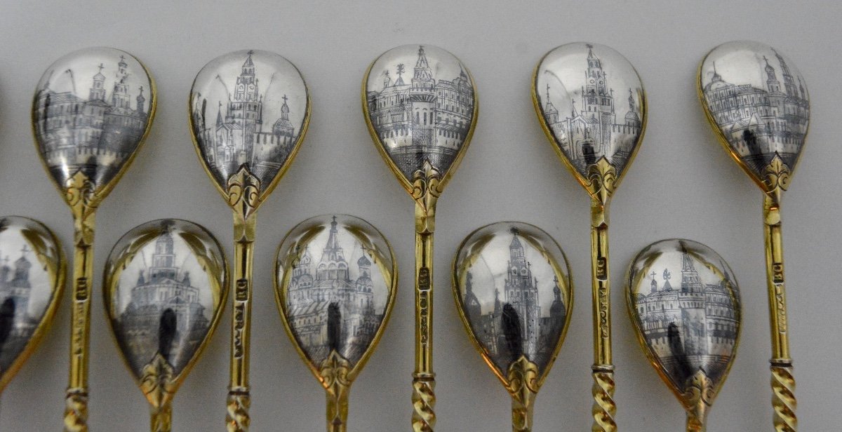 19th Century Russia. Set Of Eighteen Golden And Niellated Silver Spoons.-photo-3