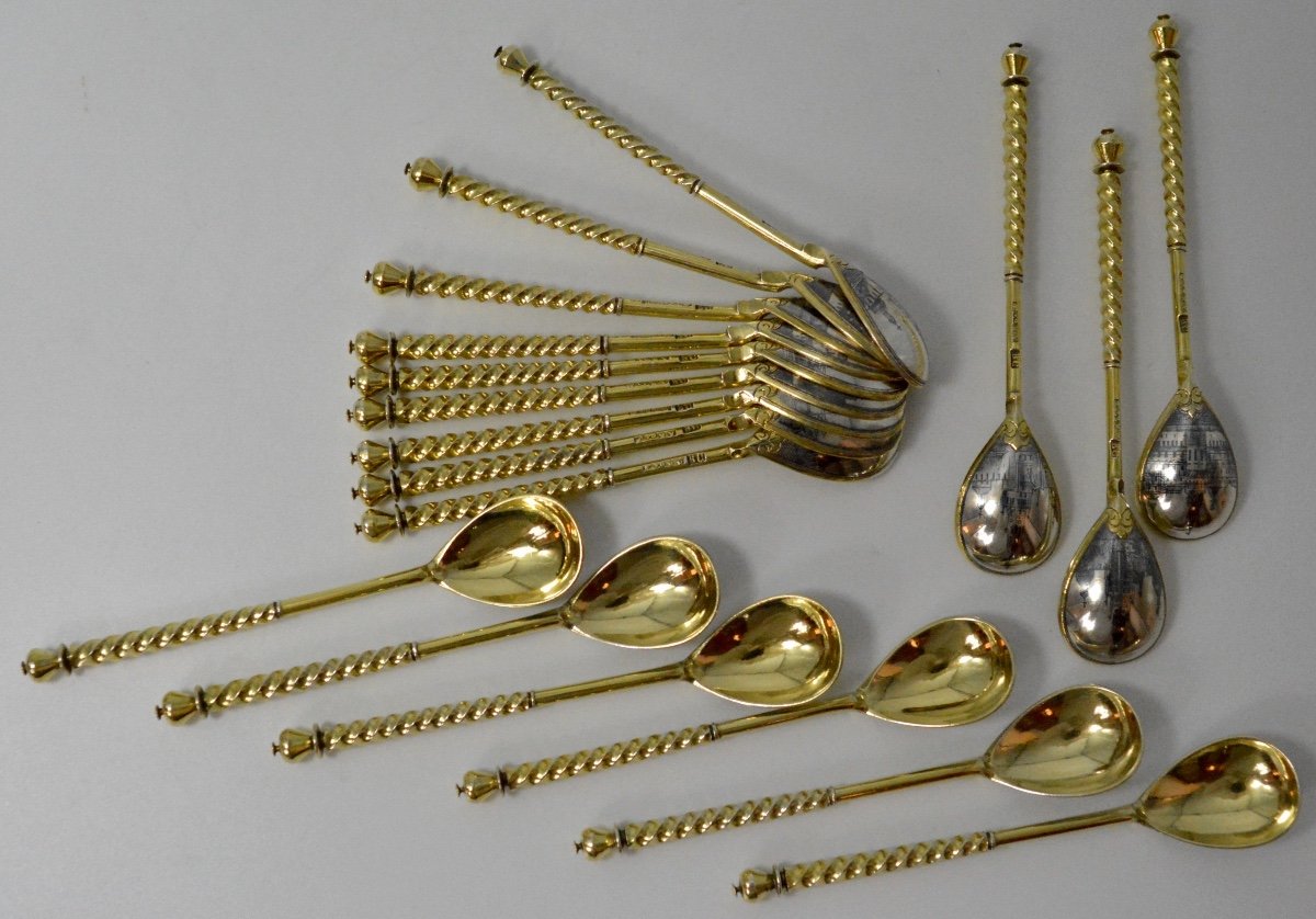 Russie XIXe Siècle. Ensemble De Dix Huit Cuillères En Argent Doré Et Niellé. -photo-3