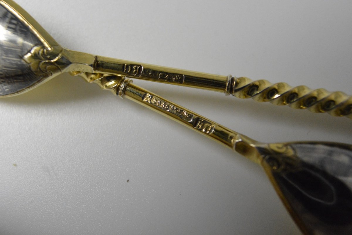 Russie XIXe Siècle. Ensemble De Dix Huit Cuillères En Argent Doré Et Niellé. -photo-4