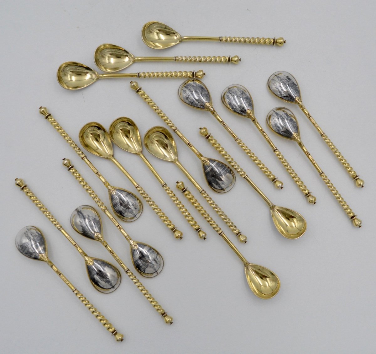 19th Century Russia. Set Of Eighteen Golden And Niellated Silver Spoons.-photo-6