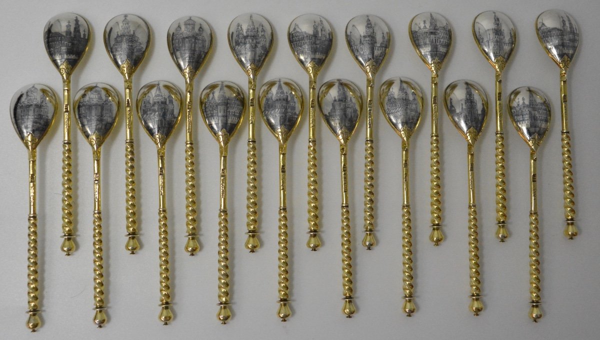 19th Century Russia. Set Of Eighteen Golden And Niellated Silver Spoons.