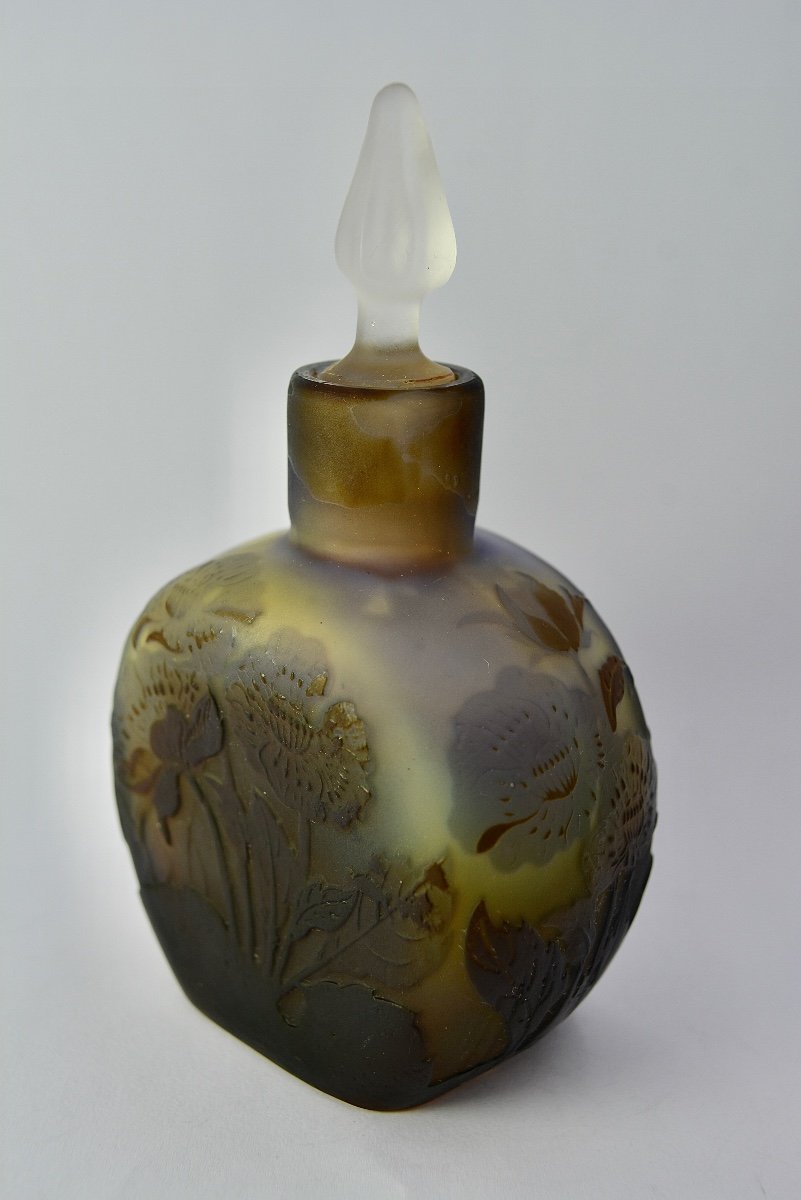 Emile Gaillé. Multilayer Glass Perfume Bottle Circa 1900-photo-3