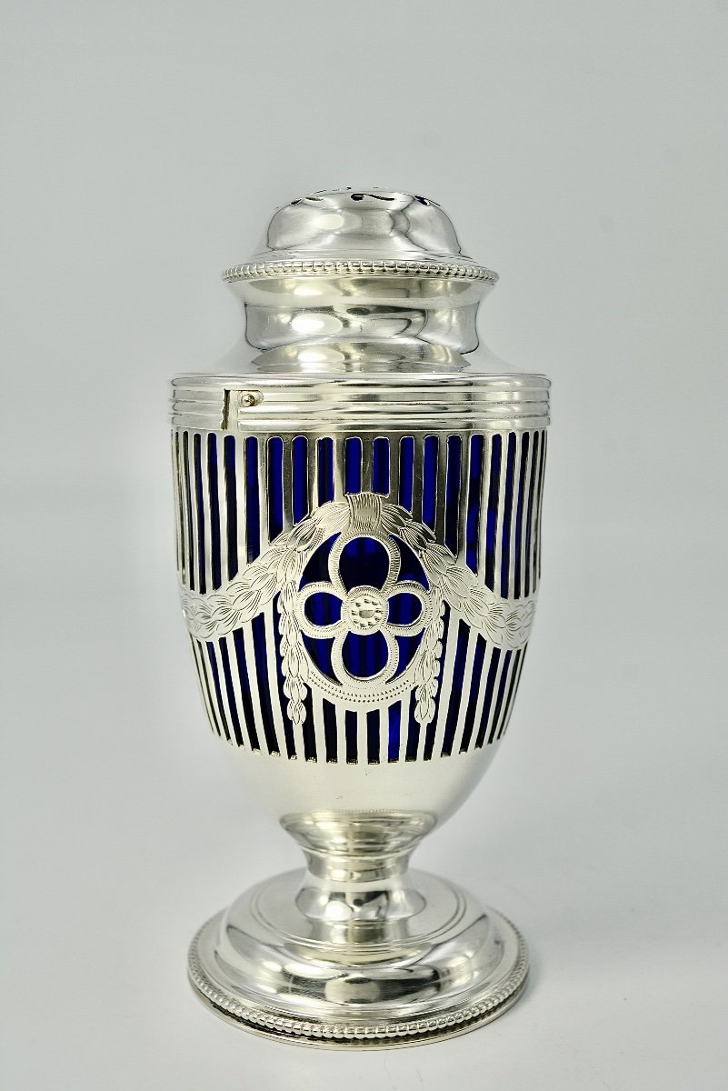 Saupoudreuse En Argent Et Cristal Bleu, Londres Vers 1927