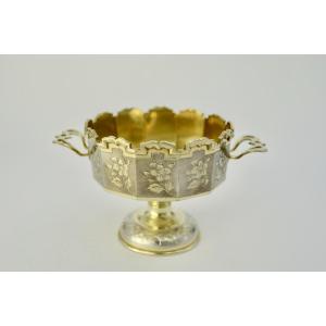 Russie XIX eme siecle . Coupe en argent doré.