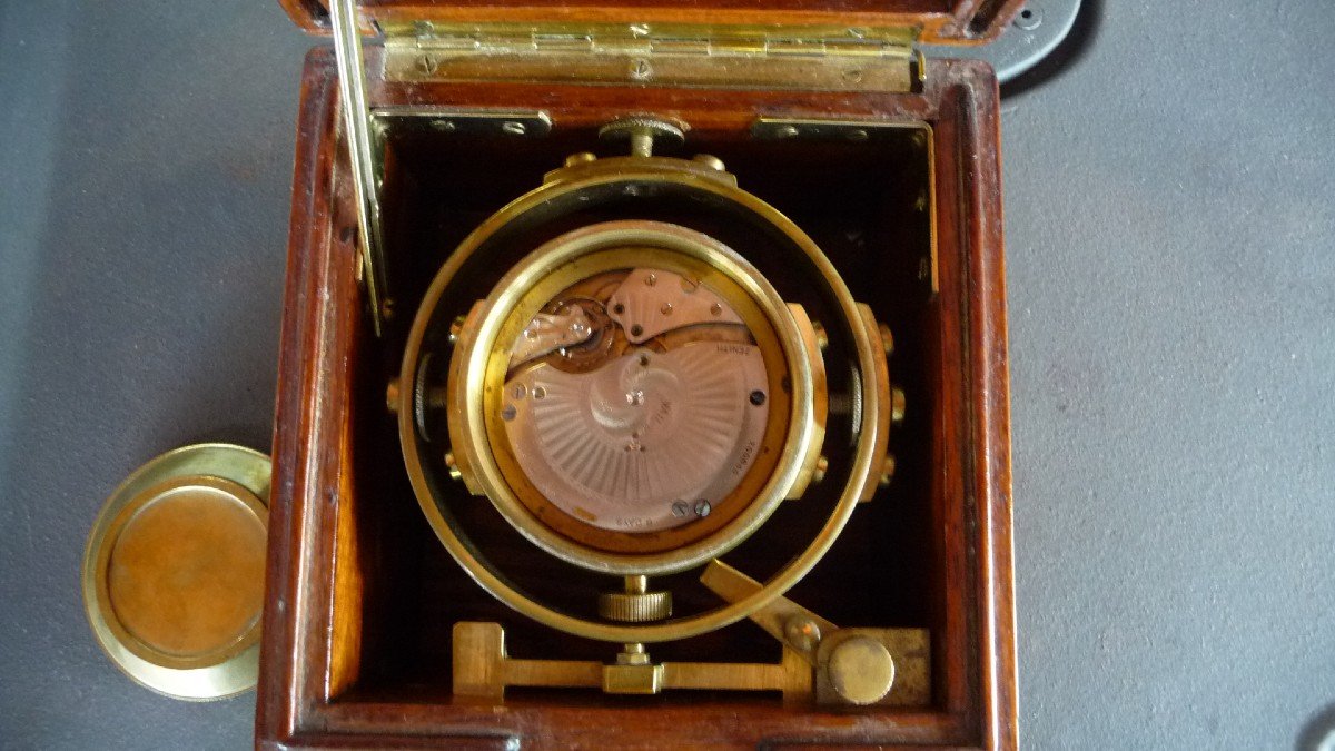Zenith. World War II Marine Chronometer, Eight Day Power Reserve.-photo-2