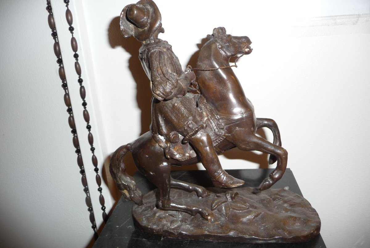 Beau Bronze Repésentant Un Mousquetaire à Cheval, époque Napoléon III.-photo-3