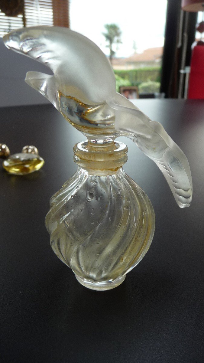 Nina Ricci: Old Perfume Bottle (l'air Du Temps Aux Deux Colombes), In Lalique Crystal-photo-2