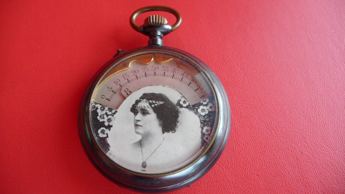 Montre En Acier Bruni, Dite (la Présidente)  à Guichets Tournants, Vers 1910  Style Art Nouveau