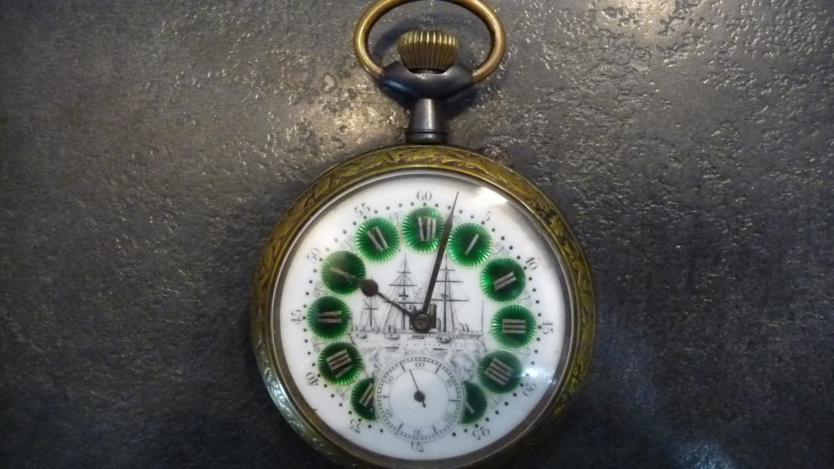 Montre régulateur à cartouches avec décor de Bateau vers 1900.