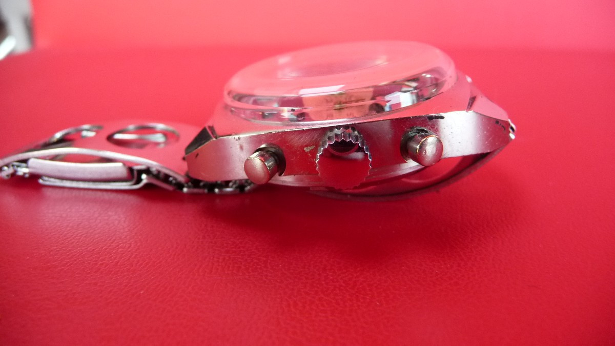 Montre bracelet chronographe des années 70 de marque HMC.-photo-3