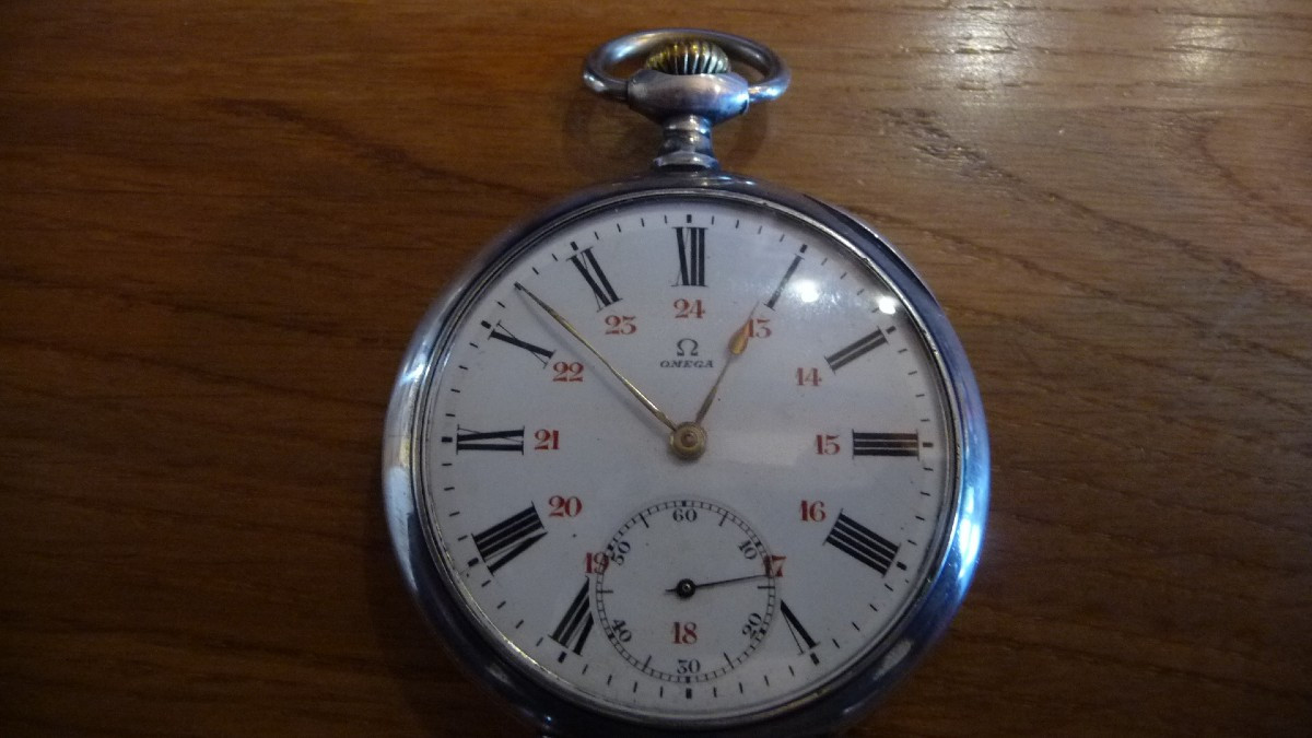 OMEGA : Montre de gousset de marque (Oméga), en argent massif, époque 1900