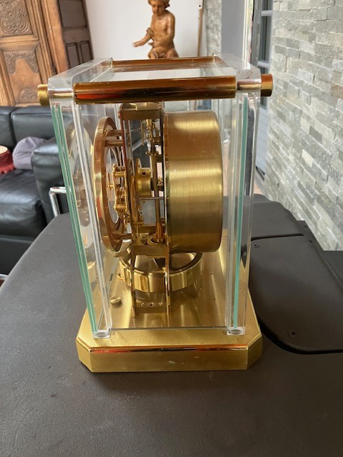 Atmos: Pendule Atmos (jaeger Le Coultre) en laiton doré, verre et plexiglas des années 60 .-photo-3