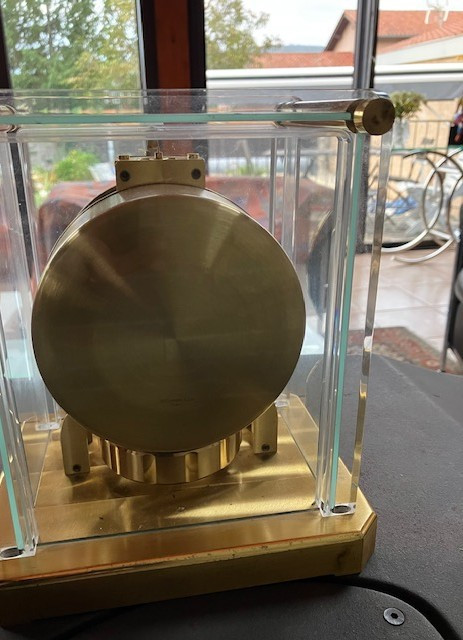 Atmos: Pendule Atmos (jaeger Le Coultre) en laiton doré, verre et plexiglas des années 60 .-photo-4