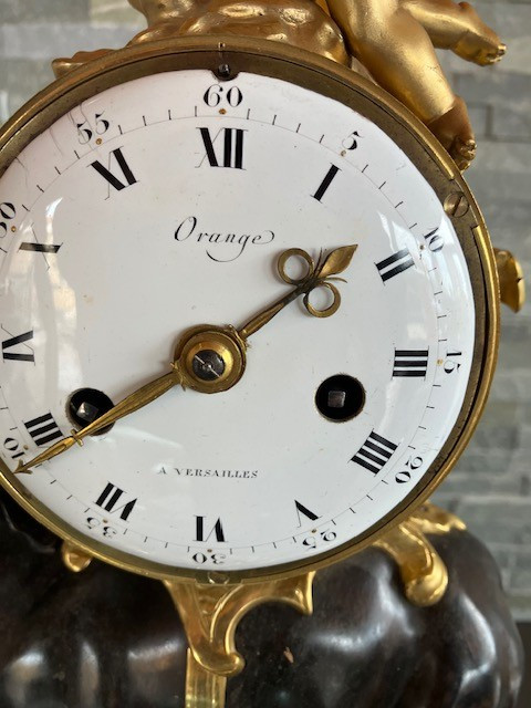 Pendule à L'éléphant en bronze à deux patines d'époque XVIIIème, de (Orange à Versailles), 1780-photo-2